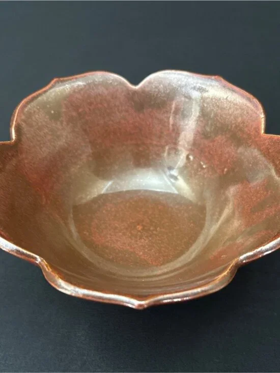 Two-Tone Flower Shaped Bowl Glossy Reddish Brown Glaze Scalloped Rim Ribbed 6" - Picture 5 of 9
